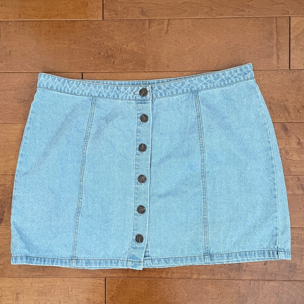 Light wash Denim Button-up Mini Skirt